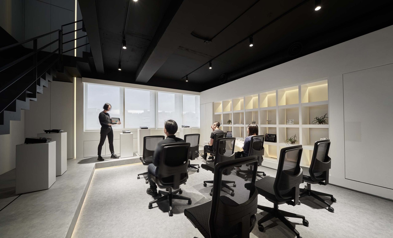 235平方米創(chuàng)意銷(xiāo)售辦公室設(shè)計(jì)